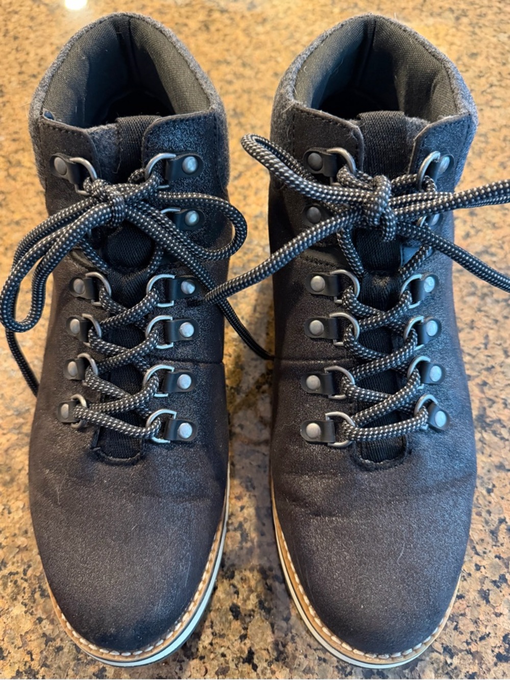 White Mountain Clifton Black Shimmer High Tops. Size 9.5 Very GUC. - Picture 2 of 7